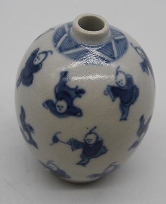 Lot 216 - A Chinese export miniature vase, decorated in...