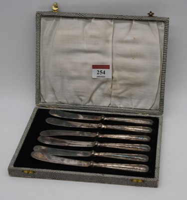 Lot 254 - A set of six George VI tea knives, having...