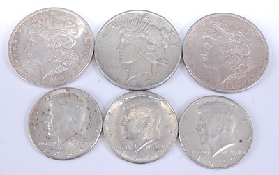 Lot 2124 - U.S.A., 1882 silver Morgan dollar, obv;...