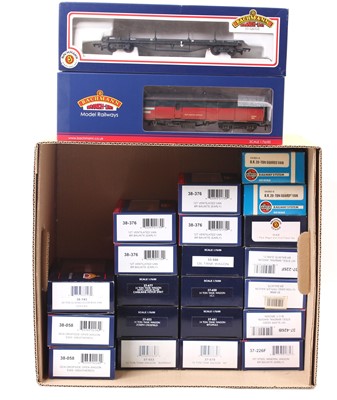 Lot 401 - 23 boxed Bachmann and Airfix 00 Gauge rolling...