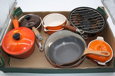 Lot 73 - A collection of oven and cookwares to include...
