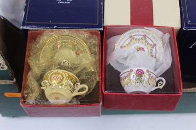Lot 88 - A collection of boxed commemorative wares to...