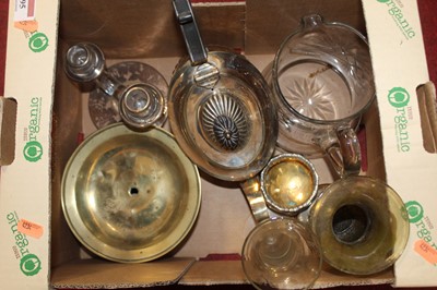 Lot 95 - A box of miscellaneous items to include an...