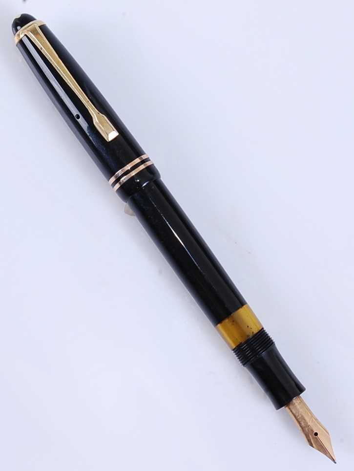 Lot 29 - A Montblanc 244 fountain pen, black with gold...