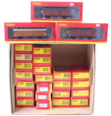 Lot 407 - 25 various boxed Hornby 00 Gauge wagons and...