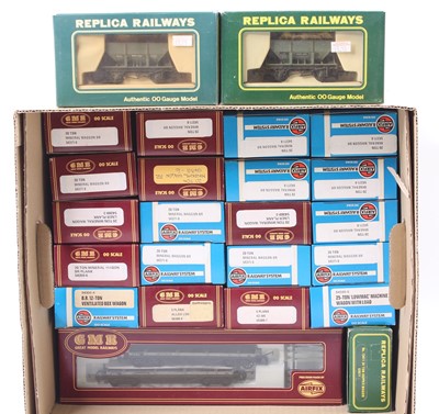 Lot 408 - 26 boxed Mainline, GMR and Replica Railways 00...