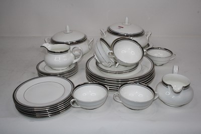 Lot 121 - A Royal Doulton 6 place setting dinner and tea...