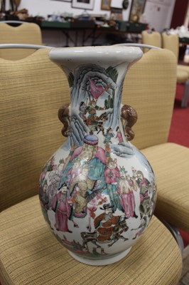 Lot 173 - A large Chinese export vase, having a flared...