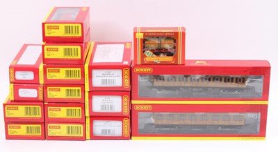 Lot 419 - Collection of Hornby boxed 00 Gauge...