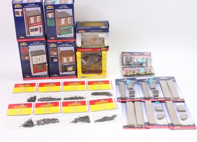 Lot 427 - Collection of Bachmann, Hornby and Scenix 00...