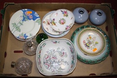 Lot 189 - A box of miscellaneous china and glassware, to...