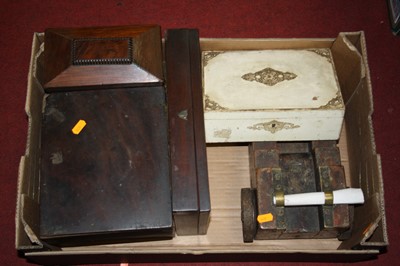 Lot 195 - A box of miscellaneous items, to include a...