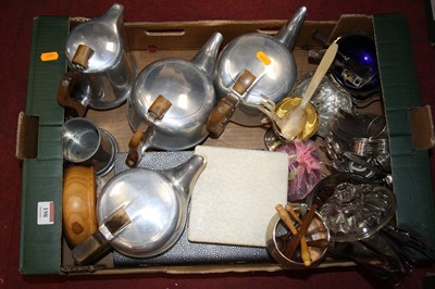 Lot 198 - A box of miscellaneous items, to include a...