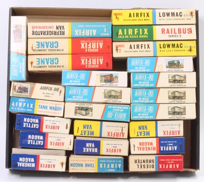 Lot 434 - 25 various boxed Airfix 00 Gauge kit and kit...