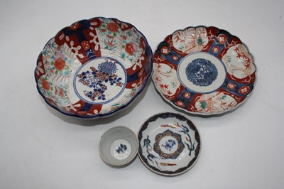 Lot 225 - A Japanese Imari bowl of scalloped circular...