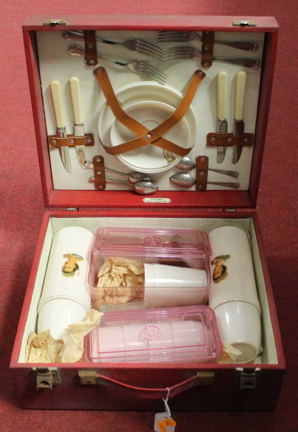 Lot 736 - An Optima 1953 Coronation commemorative picnic...