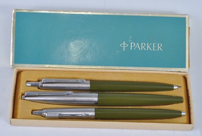 Lot 5 - A boxed set of three Parker pens, comprising...