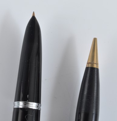 Lot 41 - A Parker 51 fountain pen and pencil, in black...