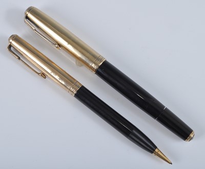 Lot 39 - A Parker 51 fountain pen and pencil set, in...