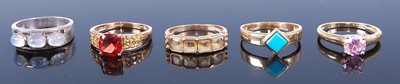 Lot 2631 - Five assorted rings, being a 14ct yellow gold...