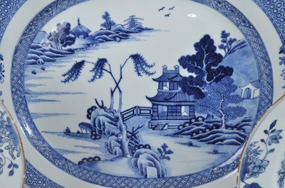 Lot 1277 - An 18th century Chinese export blue and white...