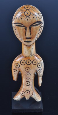 Lot 377 - An early 20th century African ivory figure,...