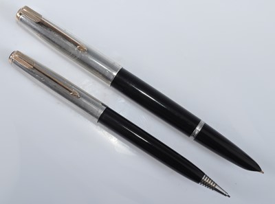 Lot 8 - A cased Parker 51 fountain pen and pencil set,...