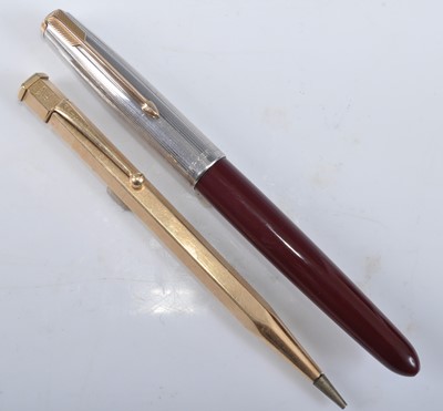 Lot 43 - A Parker 51 fountain pen, in burgundy with...