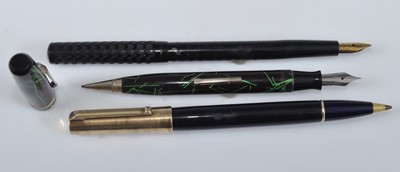 Lot 71 - A Waterman Ideal 84 fountain pen, in chased...