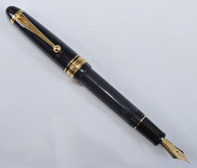Lot 60 - A Pilot Custom 823 fountain pen, in black with...