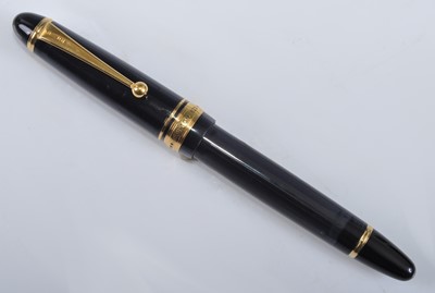 Lot 60 - A Pilot Custom 823 fountain pen, in black with...