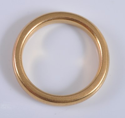 Lot 2640 - A 22ct gold wedding band, undecorated,...