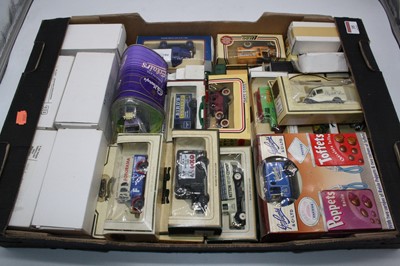 Lot 35 - A collection of boxed modern issue diecast toy...