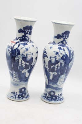 Lot 99 - A pair of Chinese export blue and white vases,...