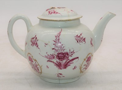Lot 227 - An 18th century Worcester porcelain teapot of...