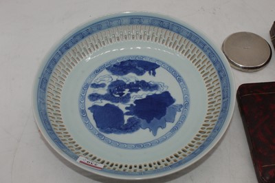 Lot 239 - A 20th century Chinese export blue & white...