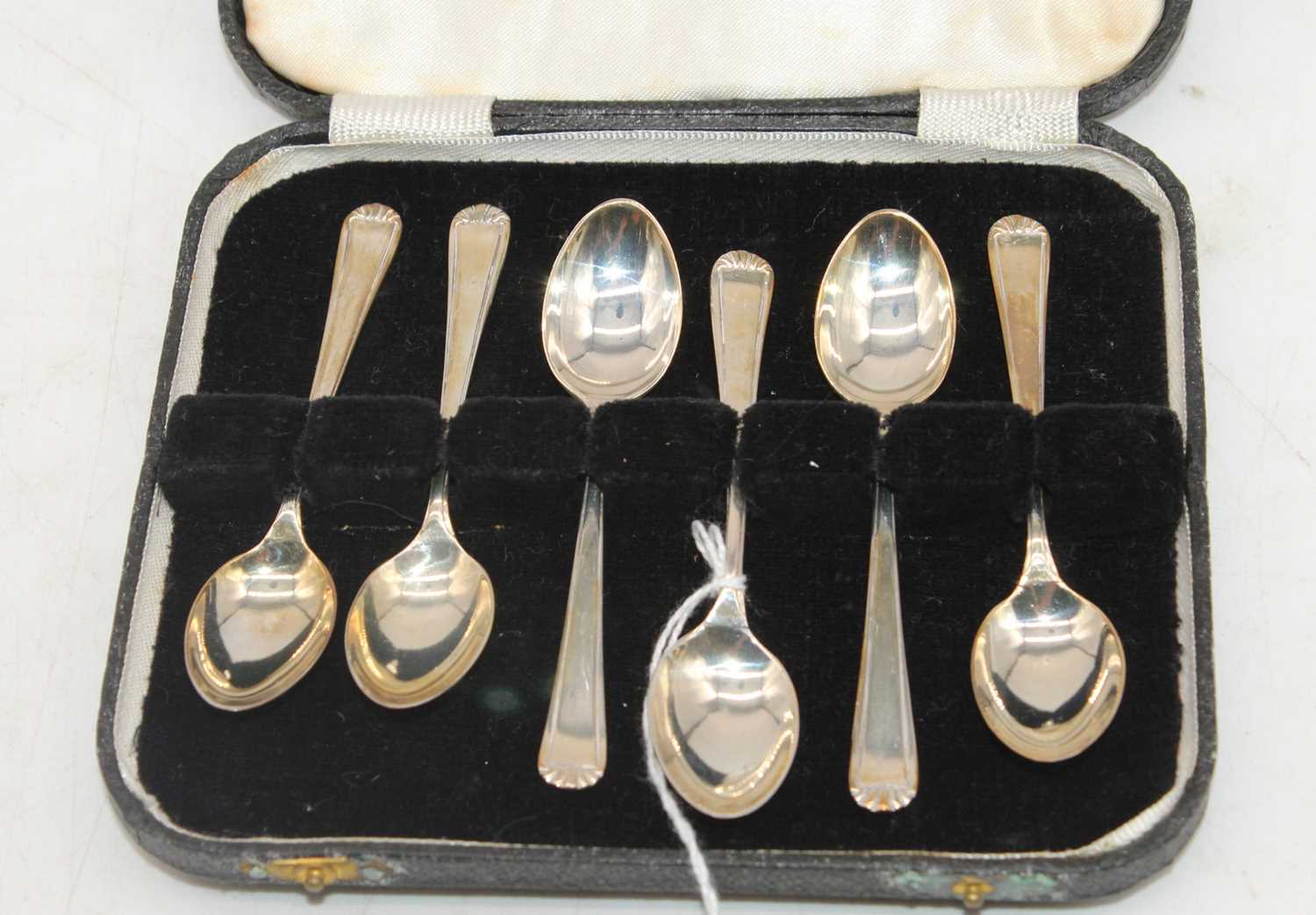 Lot 255 - A set of six Elizabeth II silver teaspoons,...