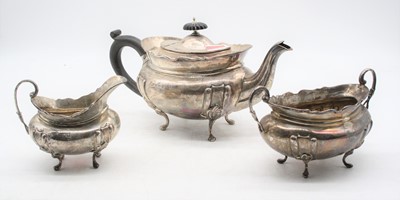 Lot 262 - A matched Victorian silver three-piece tea...