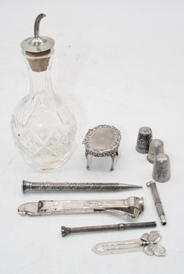 Lot 285 - A small collection of miscellaneous items, to...