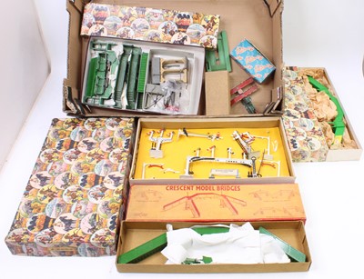 Lot 589 - Large tray of mainly Crescent items: picture...