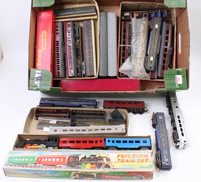 Lot 590 - Tray of bogie coaches, assorted makes some...