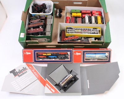 Lot 591 - Large tray of 00 gauge goods wagons including...