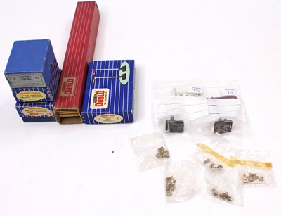 Lot 577 - Small collection of Hornby Dublo items: Box of...