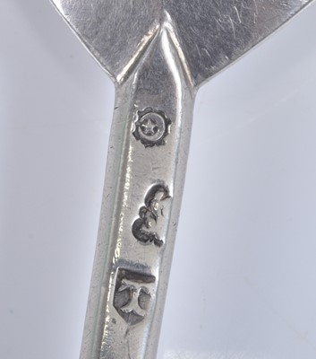 Lot 1056 - A James I silver seal-top spoon, of typical...