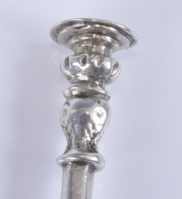 Lot 1055 - A Elizabeth I silver seal-top spoon, of...