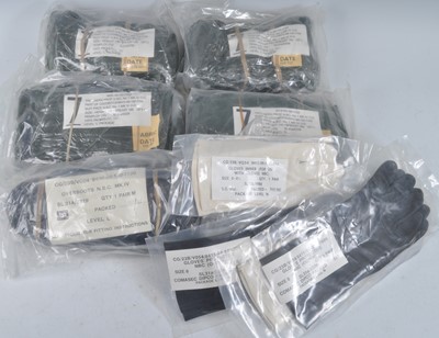 Lot 189 - A collection of 1980's military protective...