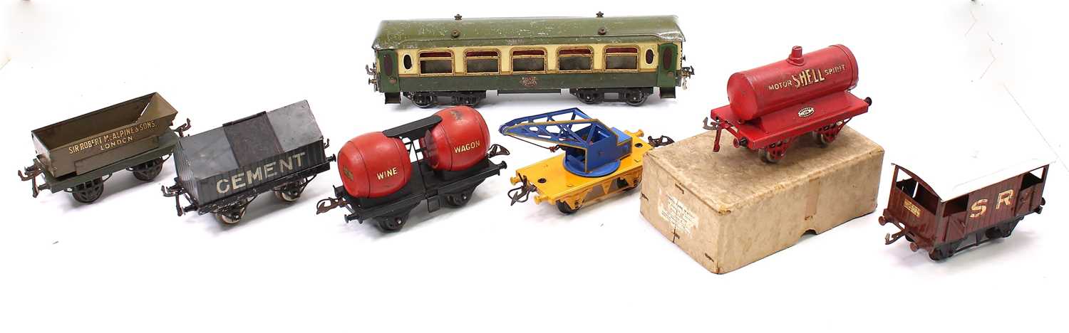 Lot 265 - Hornby - one coach & 6 wagons: 1923-4 Pullman...