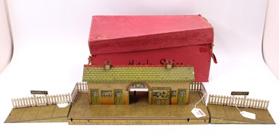 Lot 266 - 1937-9 Hornby No. 4 Buff building, tin-printed...