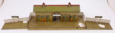 Lot 266 - 1937-9 Hornby No. 4 Buff building, tin-printed...
