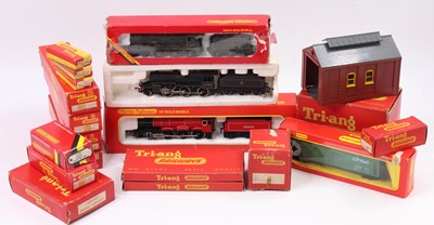 Lot 380 - Large tray of Triang/Triang Hornby items: R765...